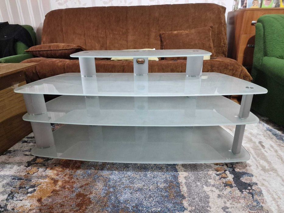 Стъклена маса за телевизор