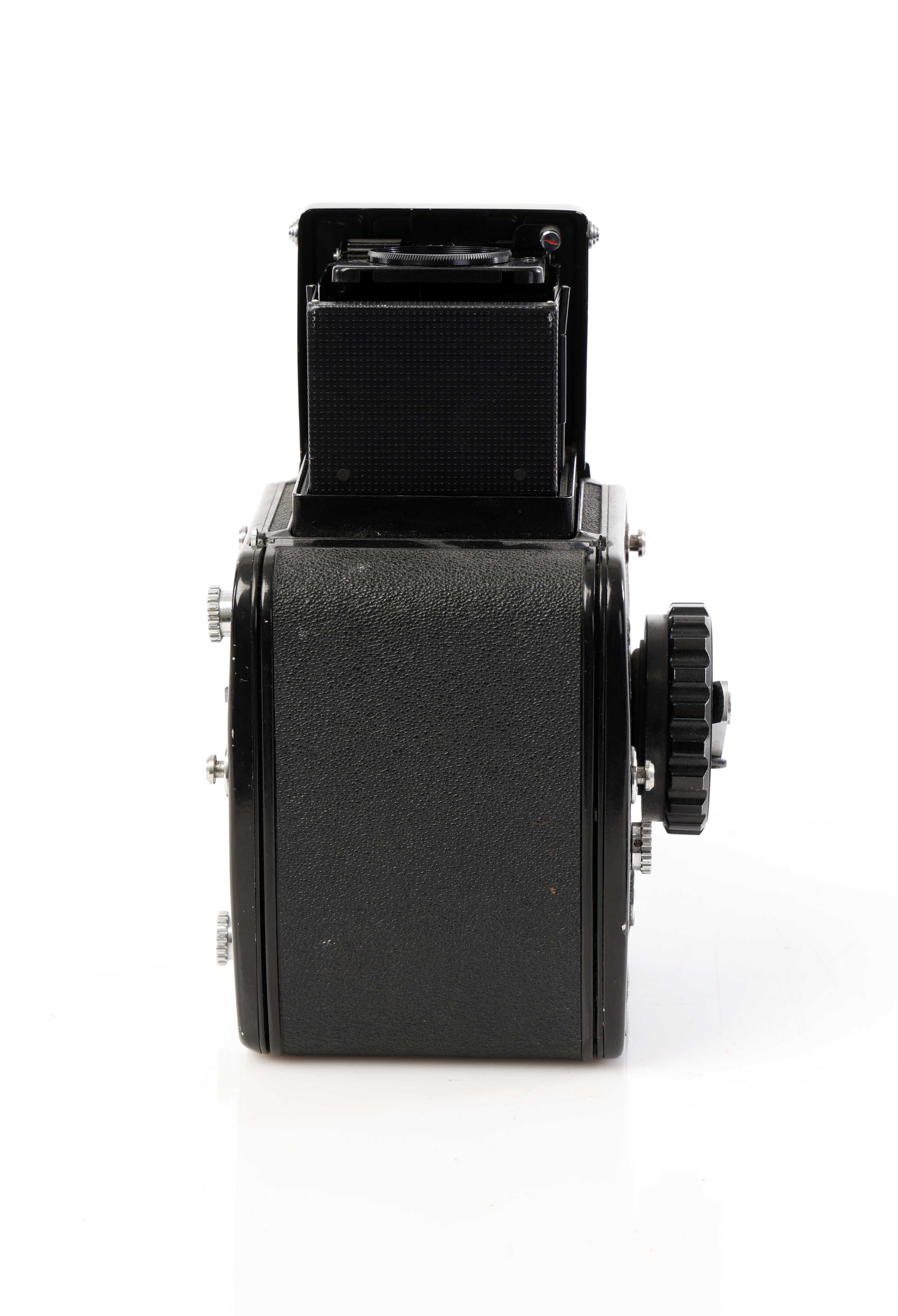 Средноформатен японски фотоапарат KOWA Six 6x6 и два обектива