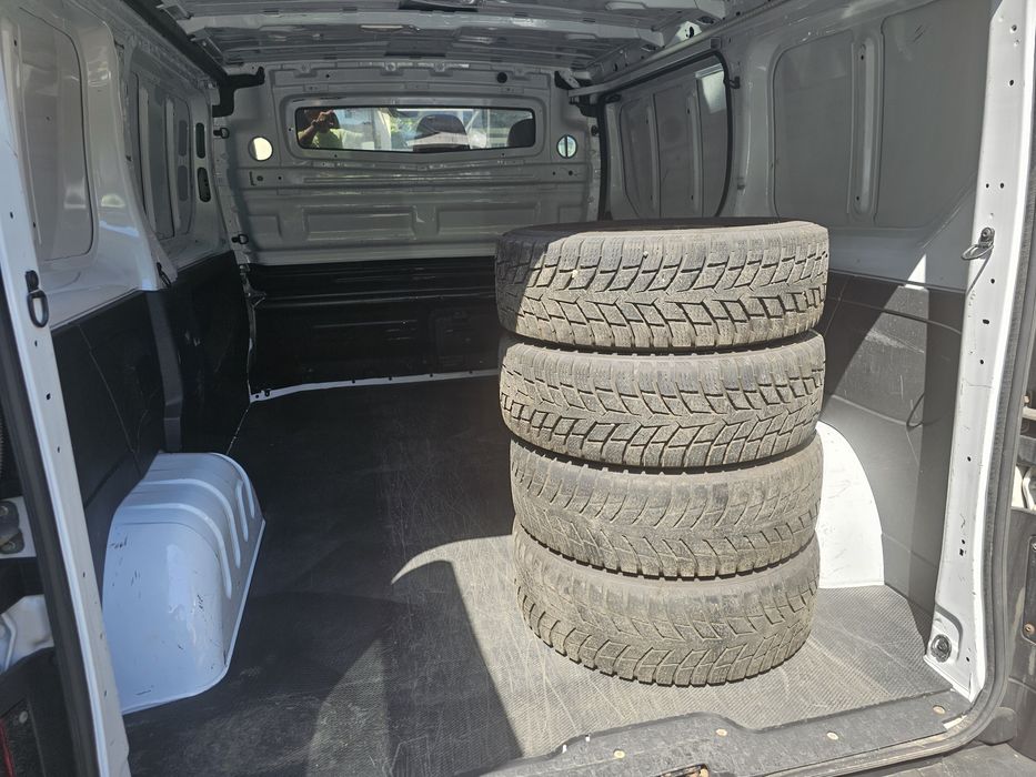 Opel Vivaro 10.2016/ 250000 km/ L2H1