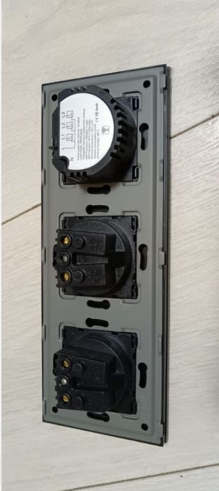 Întrerupător +2 prize cu rama din sticla wifi, tuya