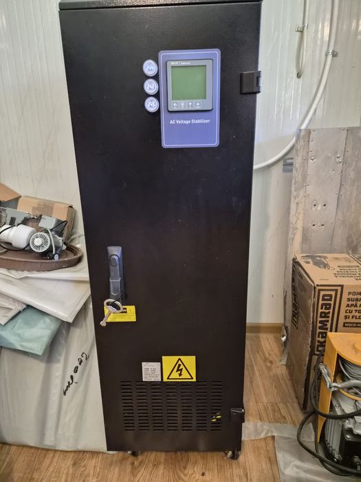 STABILIZATOR trifazat 45kva UPSET cu servomotor.