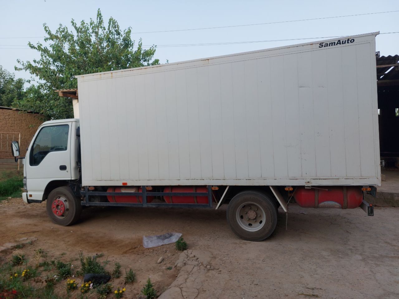 Isuzu sotiladi 2011 yil. 2023 metan qóyilgan.