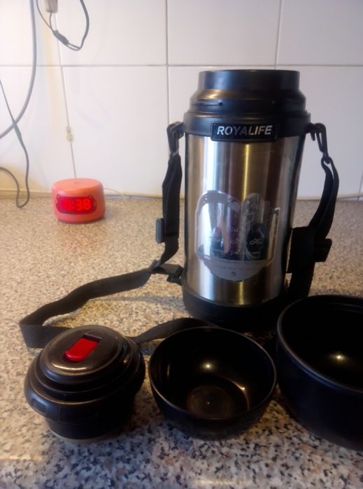 Чашки  миски нержавейки. Термос 1.2 литр.