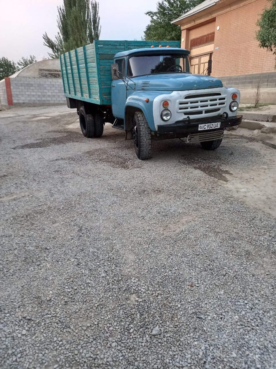 Zil130g sotiladi