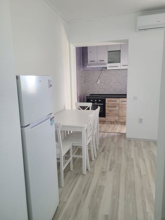 Inchiriez apartament nou cu o camera ( parcare inclusa )