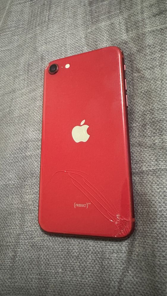 IPhone SE 2020 красный