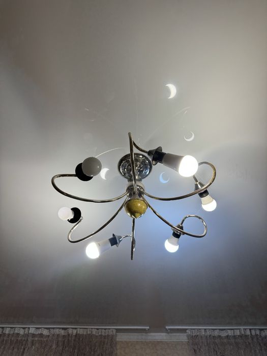 Продам люстры 2 шт