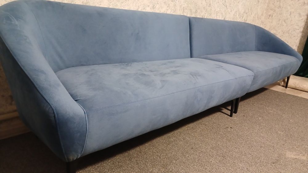 Продам диван ,состояние хорошое.на железных ножках.
Длина
