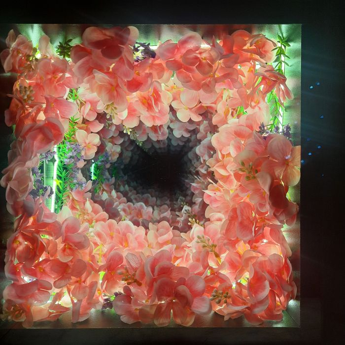 Vând oglinda infinit