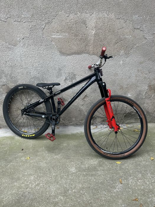 Bicicleta dirt jumper radon