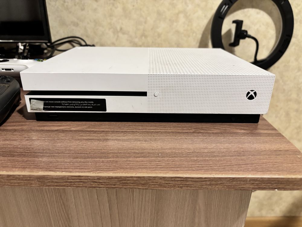 Xbox one s с 2 джостиками
