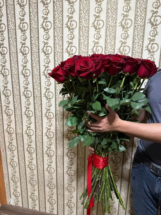 Продам три букета романтик ,розы 70 см ,51 шт и два букета по 25 шт