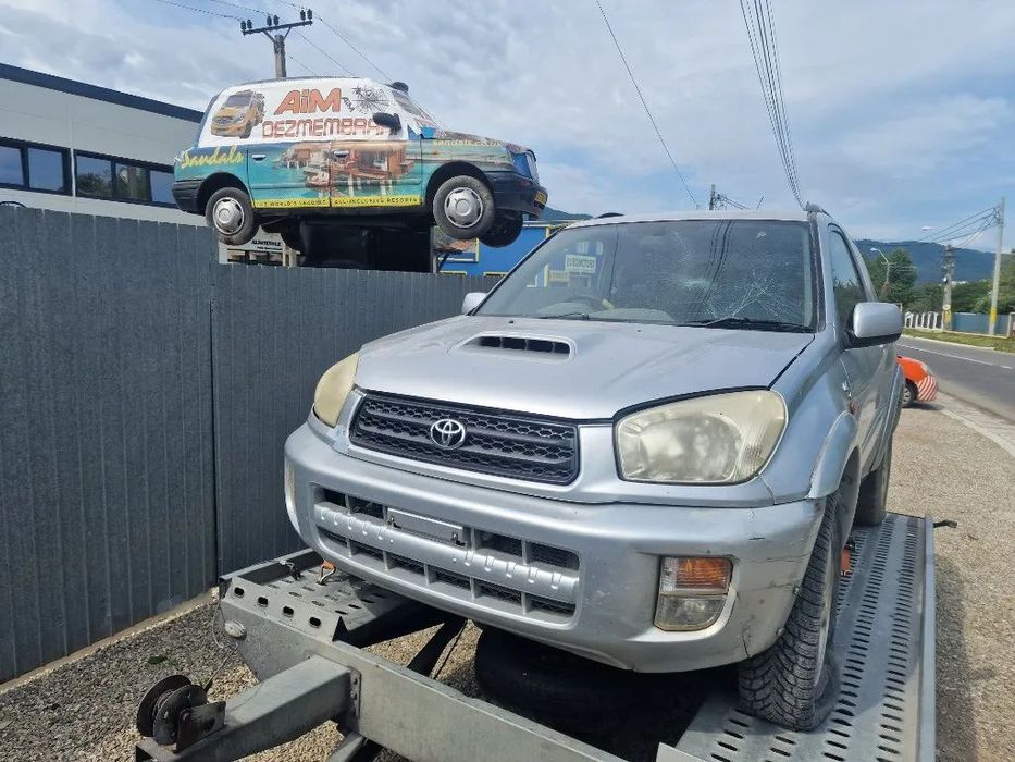Dezmembrez Toyota Rav 4 2.0 diesel an 2004 2 uși