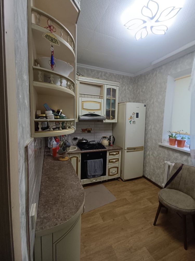 Продаю куханный гарнитур в хорошем качевстве все вместе