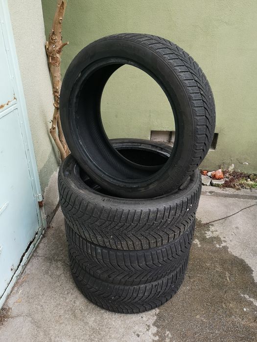 Anvelope, cauciucuri iarnă Semperit 235 45 19