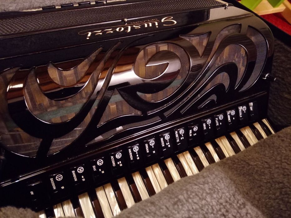 Acordeon Giustozzi 5/5 - cassotto dublu - amplificare Musictech - 2023