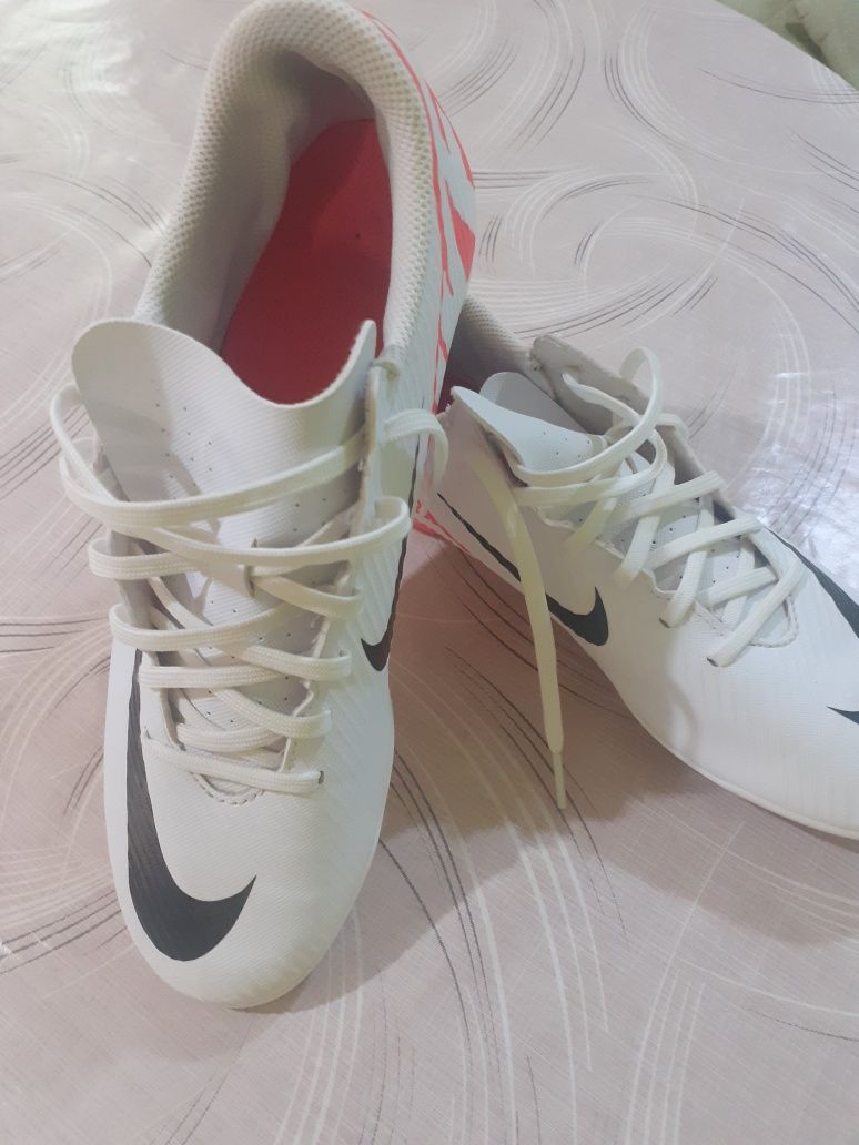 Бутонки Nike mercurial