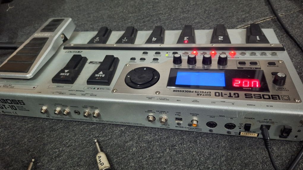 Procesor de efecte pentru chitara Boss GT10 Multiefect