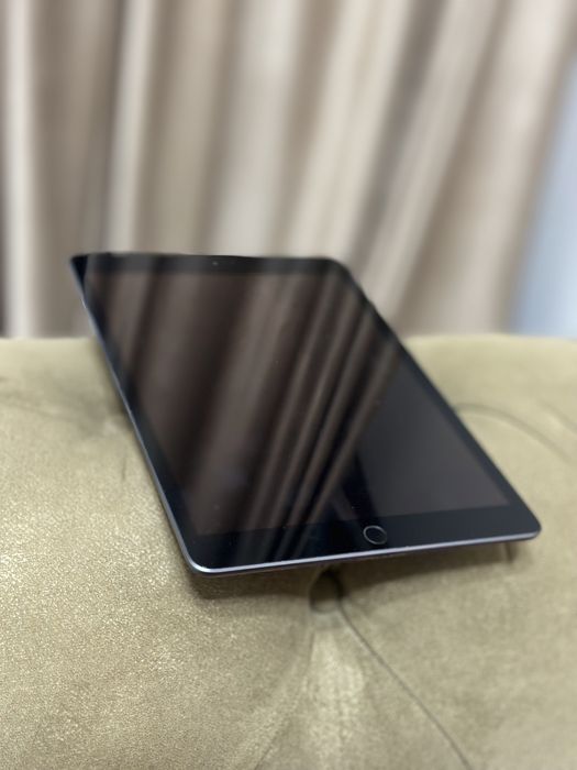 Продам айпад 10.2