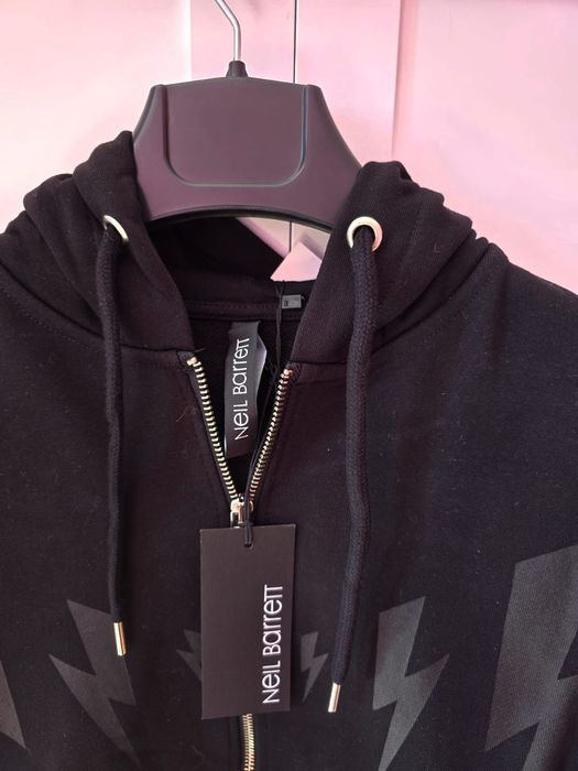 Neill Barrett - мъжки суичер в два цвята !