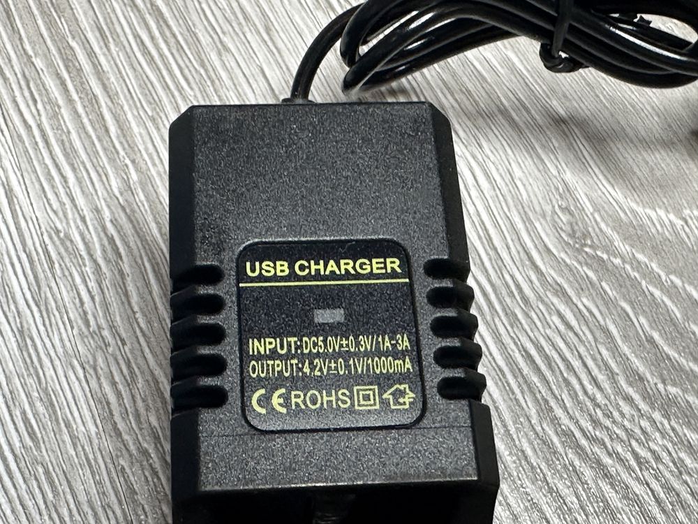 Incarcator de acumulatori 1 X 3,7V CU USB 18650, 26650 ETC.