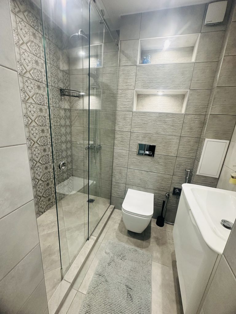 Дава се под наем Тристаен апартамент в Варна, Бриз - 85 кв.м за 1000 € - Снимка #8