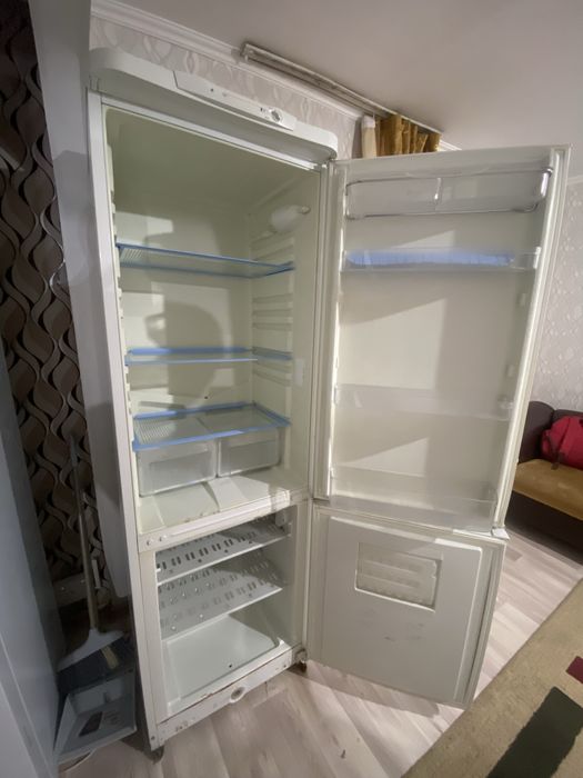 Холодильник indesit