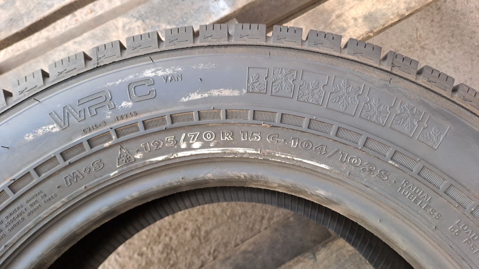 1бр. Нова 195/70/15C Nokian, Бусова