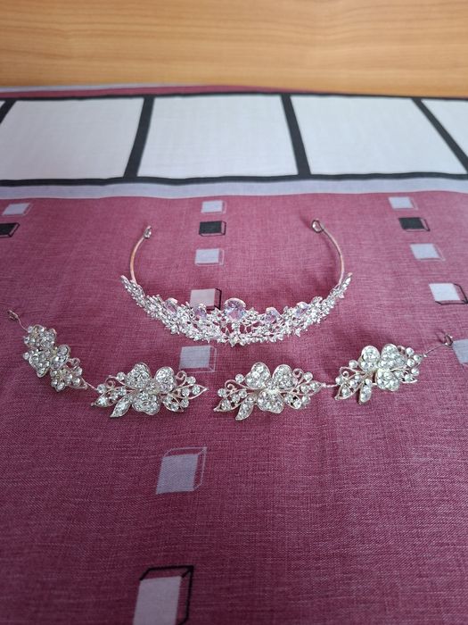 Vând Coronițe și Accesorii Mireasă Noi
