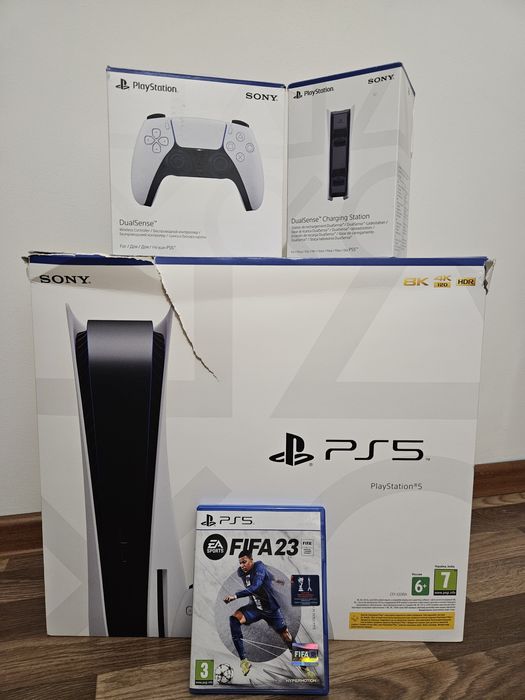 Продаю Play Station 5 с двумя джойстиками