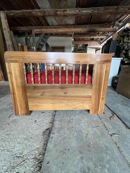 Pat din lemn masiv de nuc