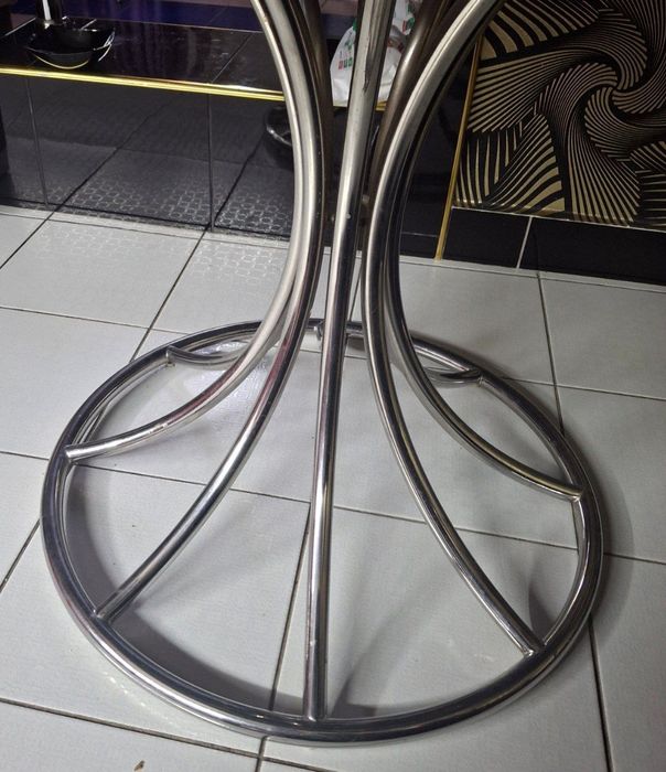 Обеденный стол для зала кухни