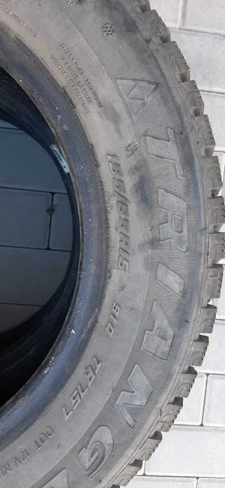 продам зимние 2 шины Tringle R15