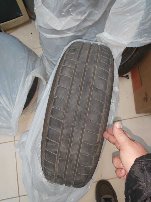 De vanzare 4 Cauciucuri vara + Jante  tabla 185/60 R15.