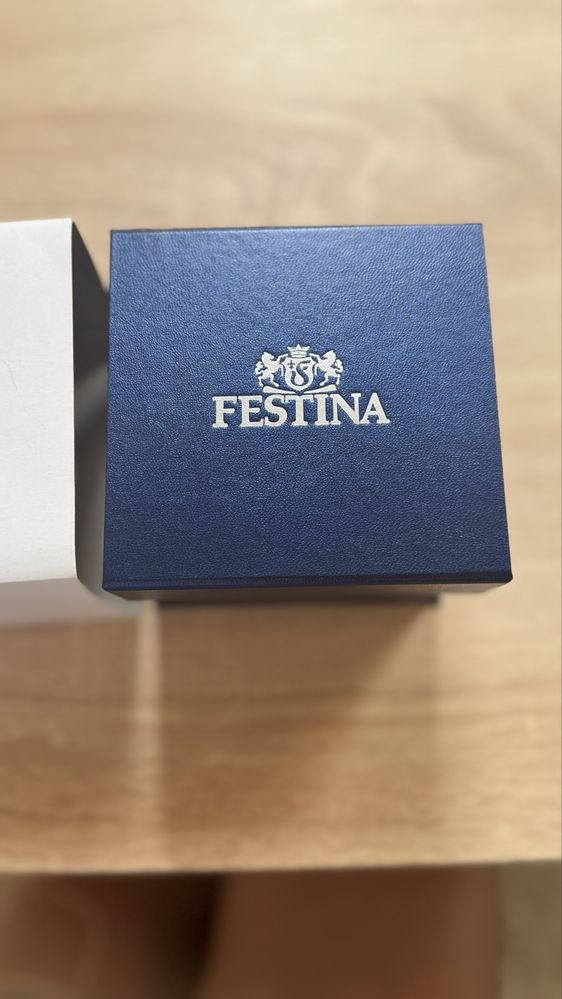 Часовник FESTINA