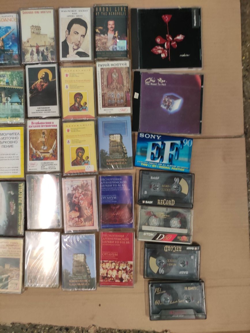 Продавам касети и дискове с музика
