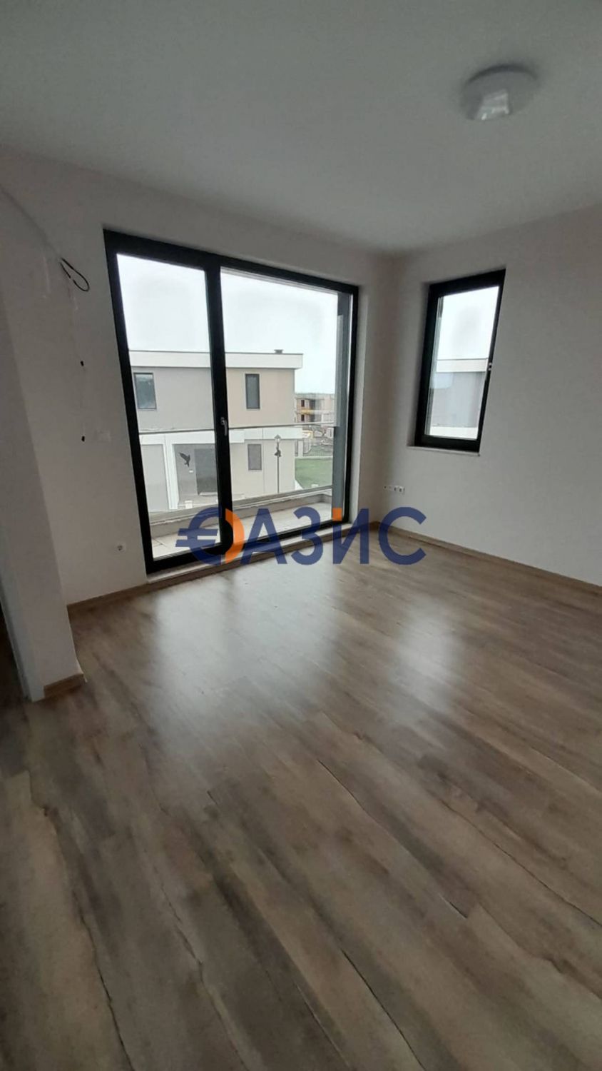 Къща с 2 спални в комплекс Victoria Avenue, 112 кв.м. + 200 кв.м. двор