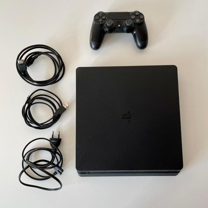 Продам Playstation 4 slim 1tb плюс игры