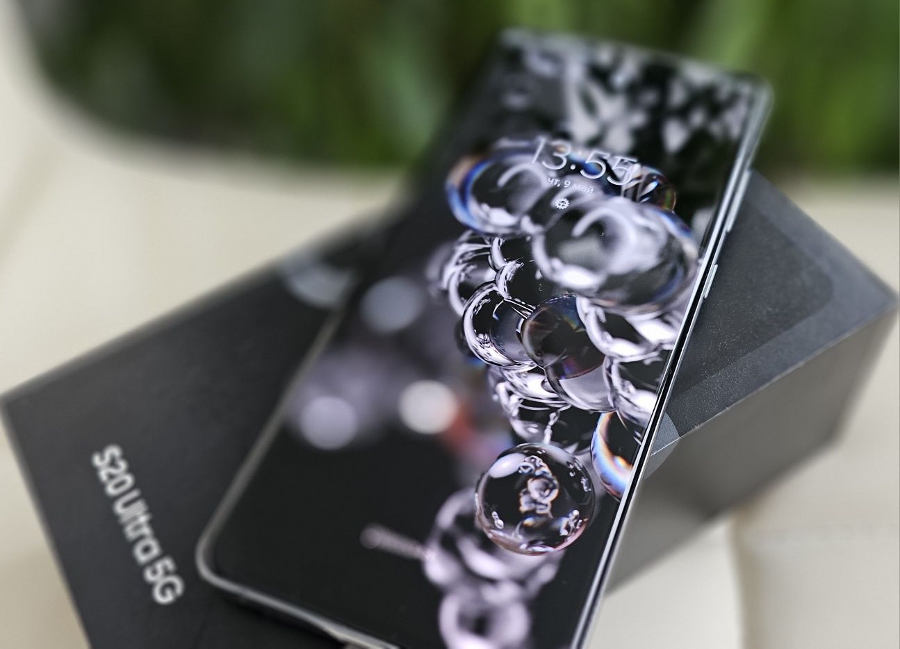 Samsung Galaxy S20 Ultra 5G + уникален калъф от dbrand
