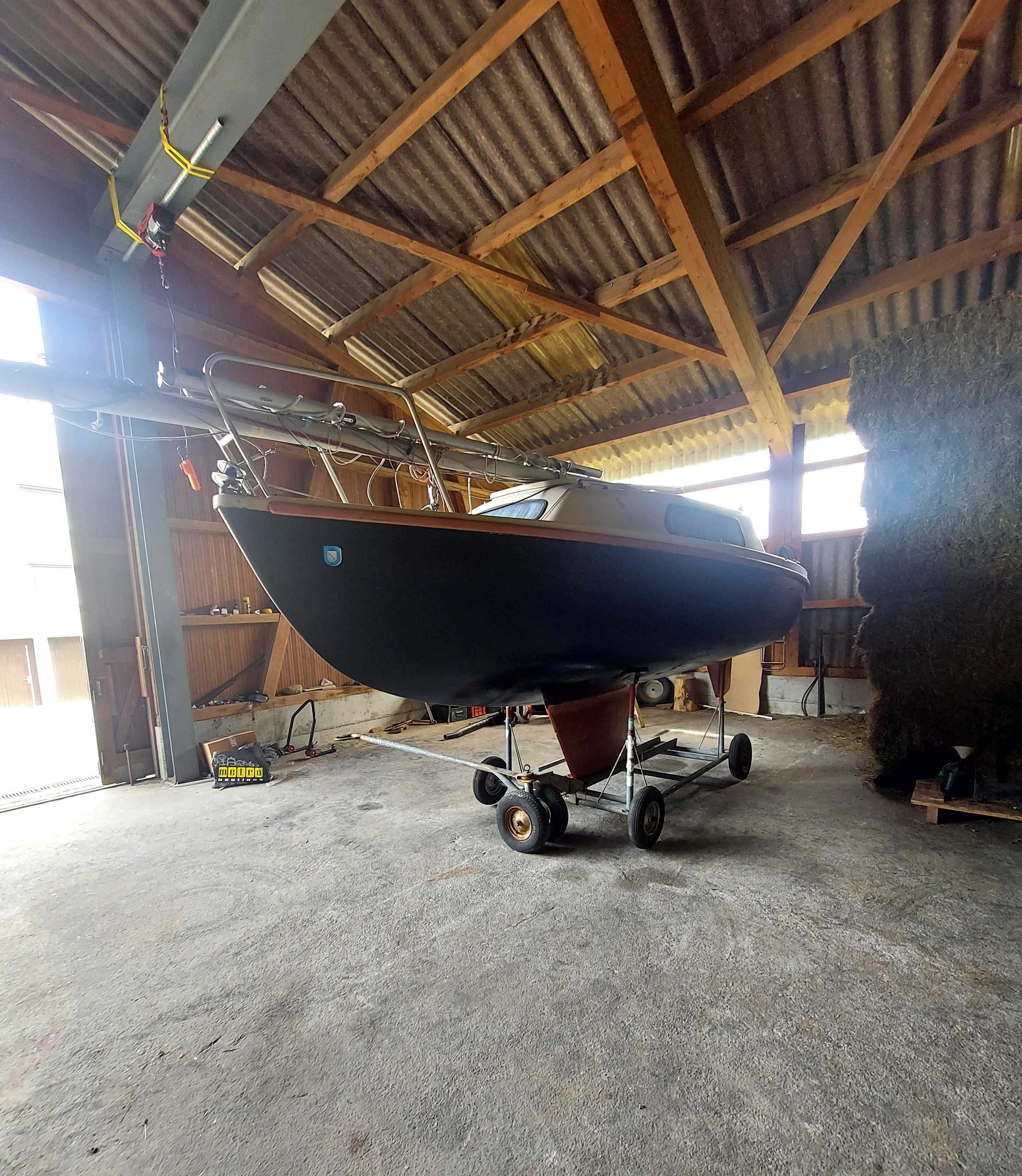 Vand velier 6 metri cu motor