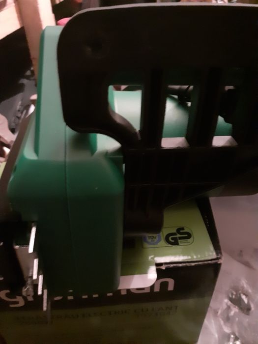 Ferastrau electric 2000w