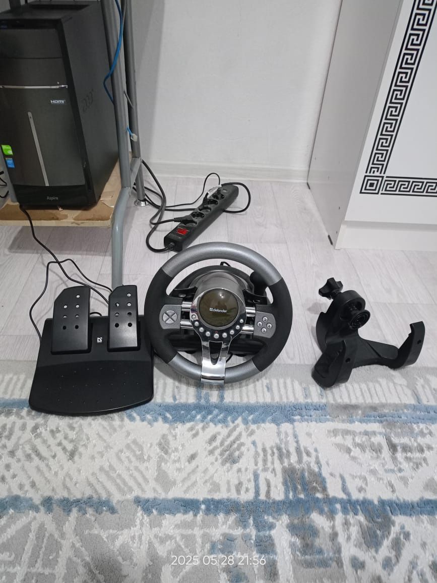 Игровой руль для компьютера.