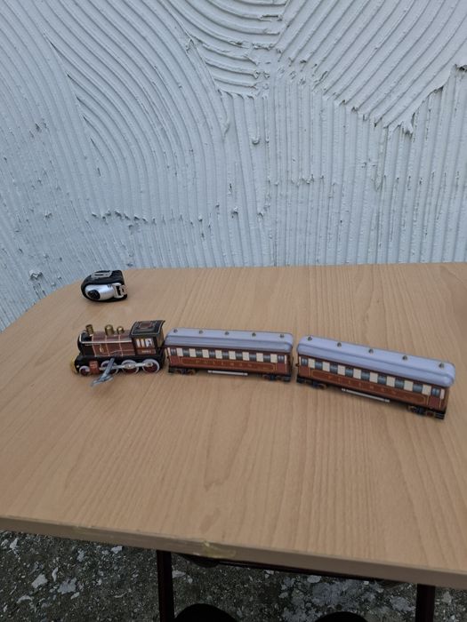 Локомотиви метални навиващи се с ключ