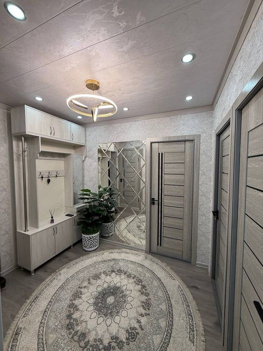 Чиланзар 8 квартал, ТЦ Парус . 3в4 комнатная  70кв.м  с  обстановкой