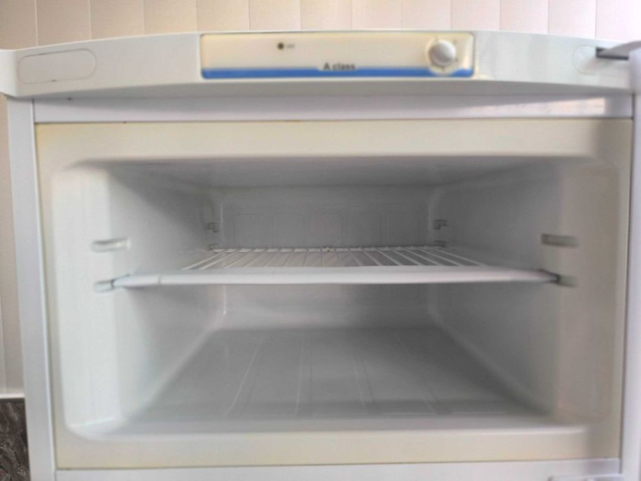 Индизит двухкамерний холодилник