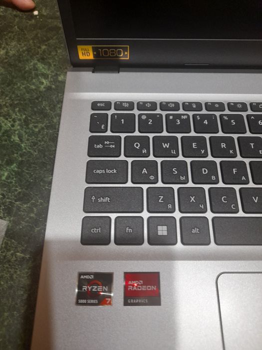 Ноутбук новыйaser