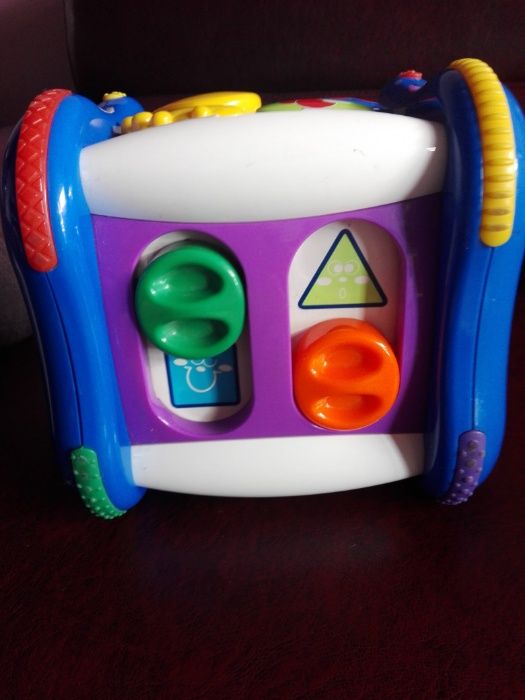 Музикално кубче и роклички