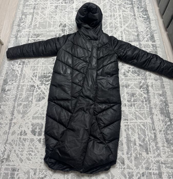 в хорошом состоянии продается длинные зимние куртки 5.000 тенге