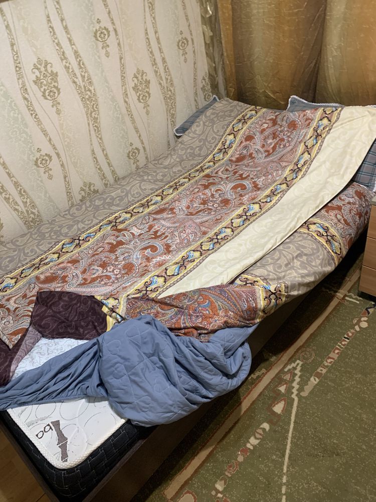 Продам кровать с матрасом