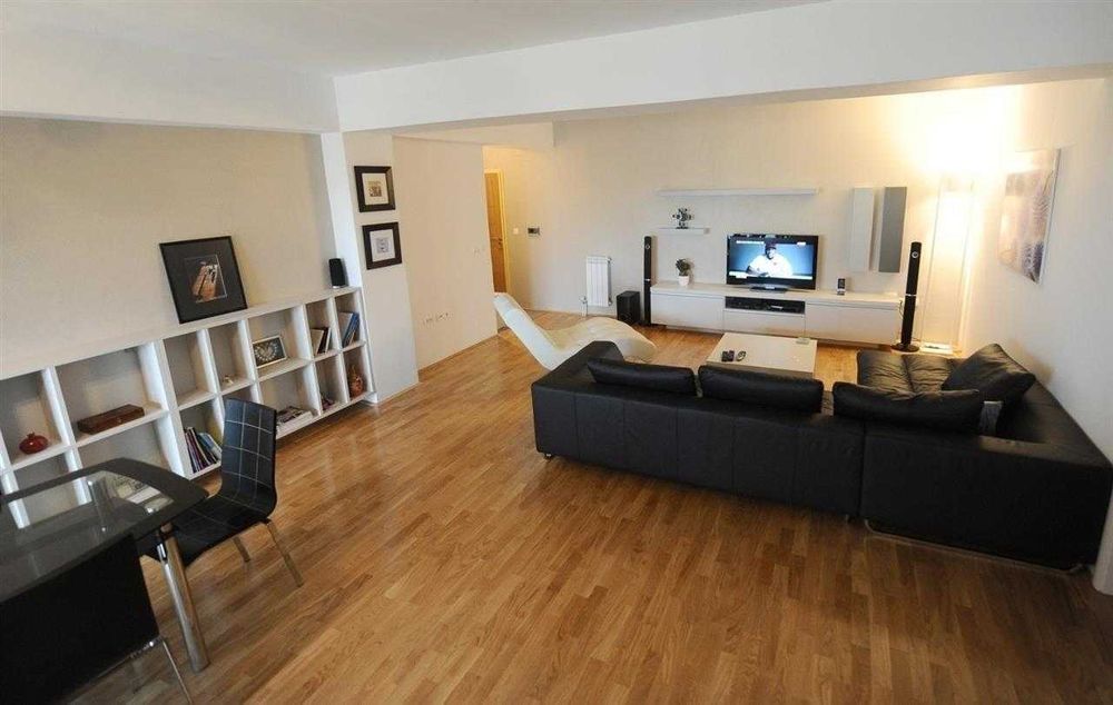 Дава се под наем Двустаен апартамент в Бургас, Зорница - 58 кв.м за 249.9 € - Снимка #2